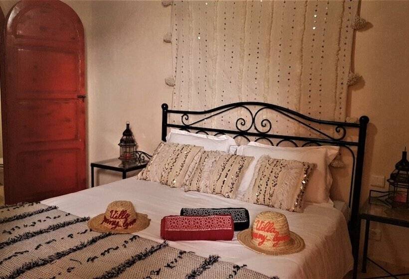 پانسیون Jenny Lynn