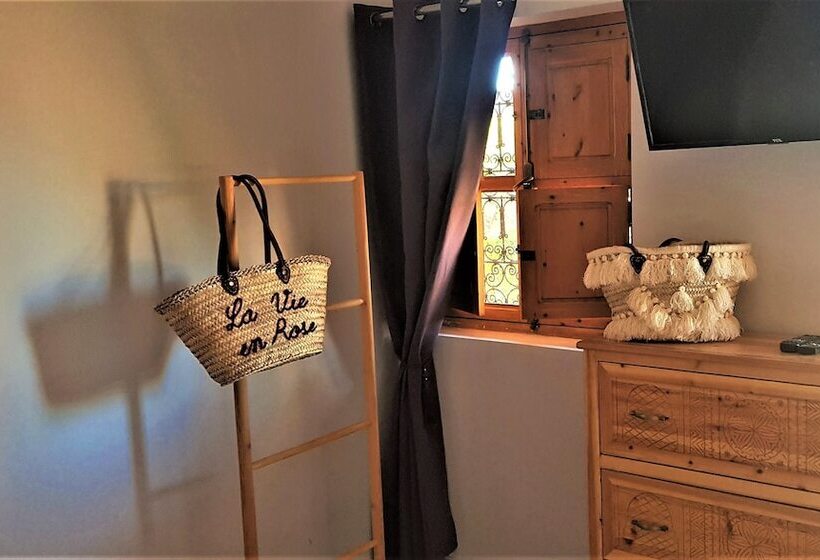 پانسیون Jenny Lynn