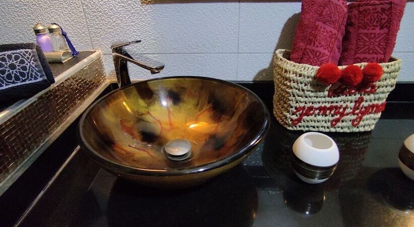 پانسیون Jenny Lynn