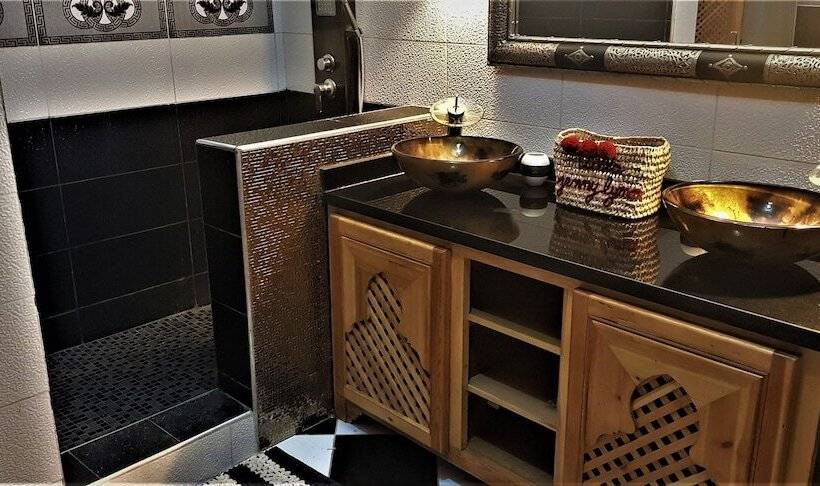 پانسیون Jenny Lynn