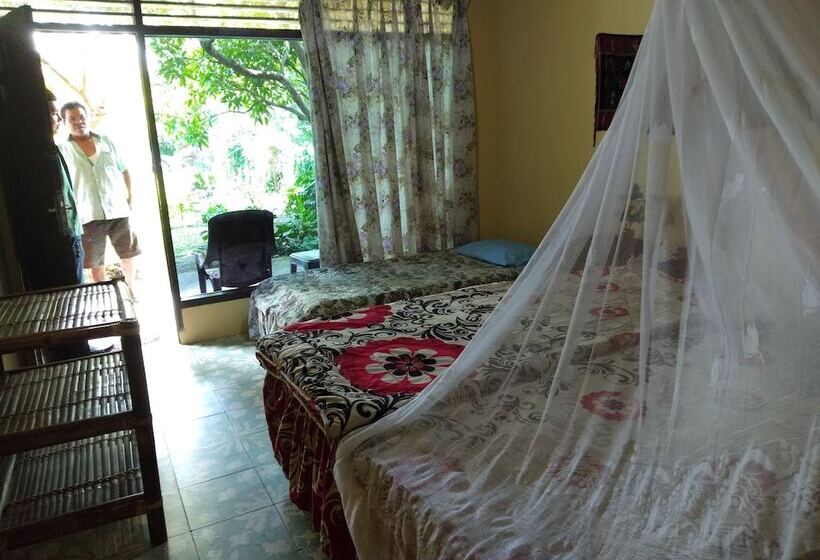 پانسیون Merlyn Guest House