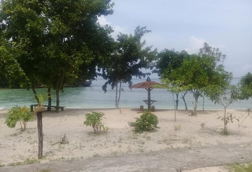 پانسیون Nusa Nalan Beach Resort