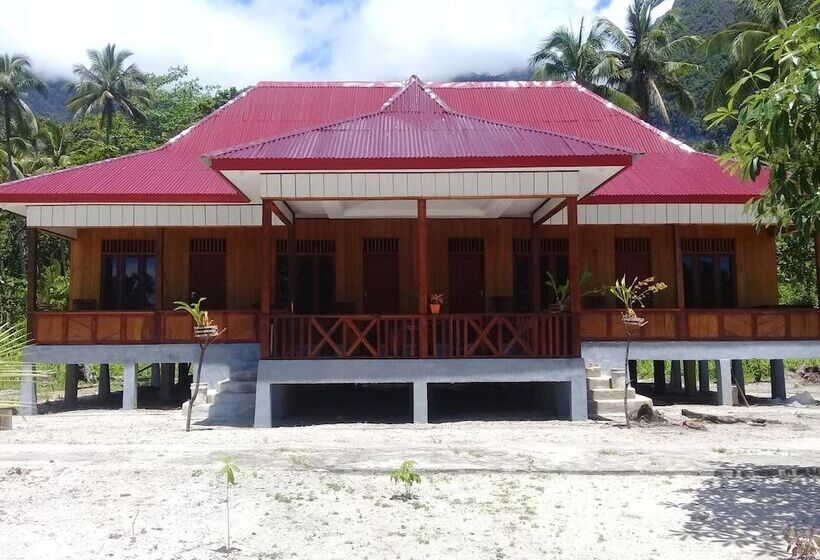 پانسیون Nusa Nalan Beach Resort