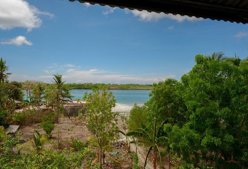 پانسیون Reddoorz @ Tomia Island Wakatobi