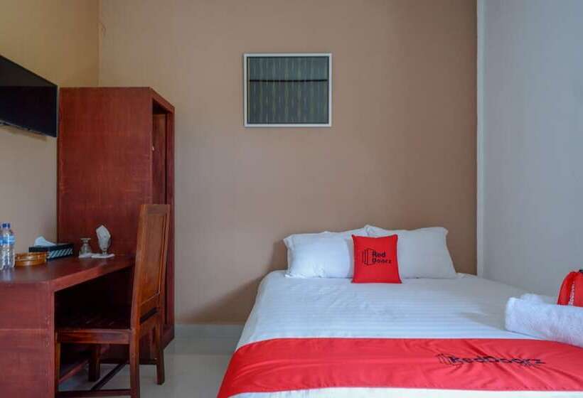 펜션 Reddoorz @ Tomia Island Wakatobi