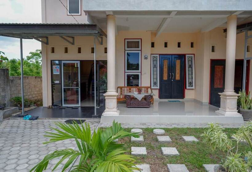 پانسیون Reddoorz @ Tomia Island Wakatobi