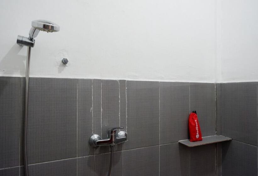 پانسیون Reddoorz @ Tomia Island Wakatobi