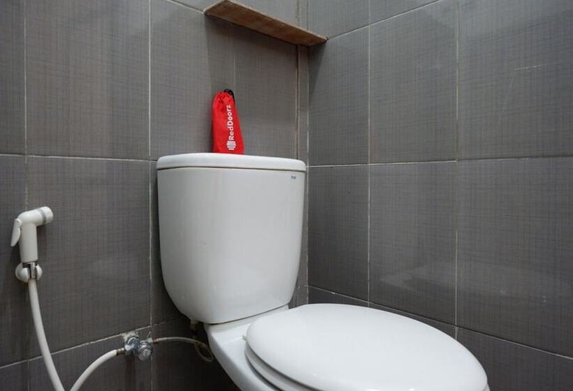 پانسیون Reddoorz @ Tomia Island Wakatobi