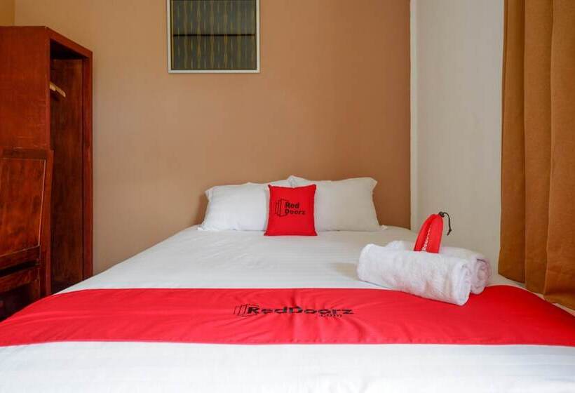 펜션 Reddoorz @ Tomia Island Wakatobi