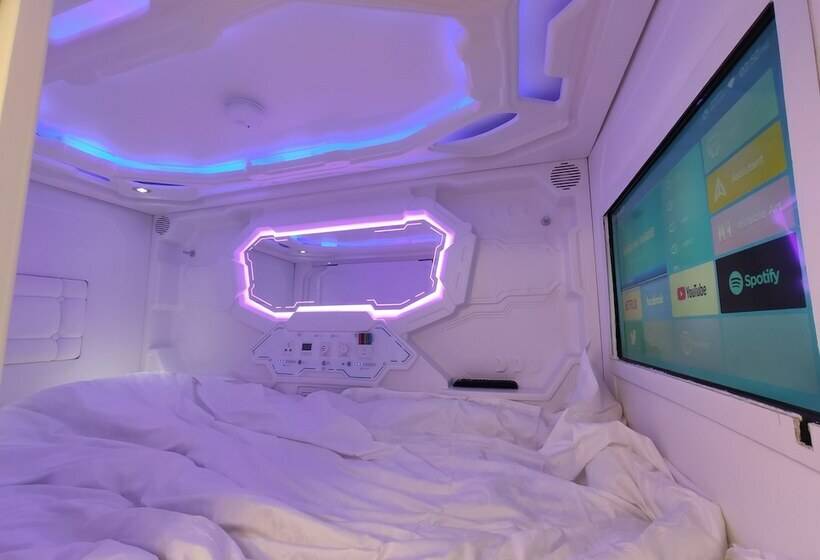 ユースホステル Capsule & Dormitory Space X