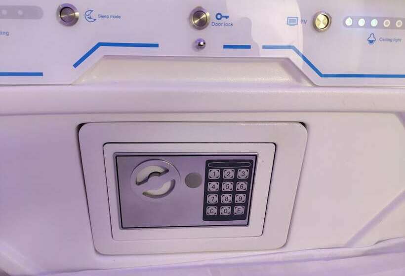 ユースホステル Capsule & Dormitory Space X