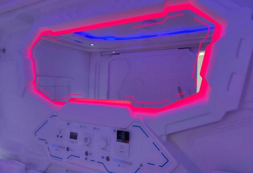 ユースホステル Capsule & Dormitory Space X