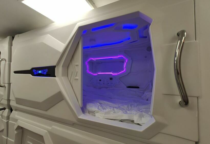 ユースホステル Capsule & Dormitory Space X