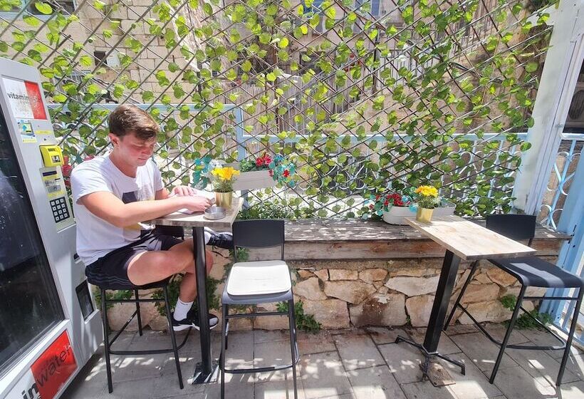 ユースホステル Capsule & Dormitory Space X