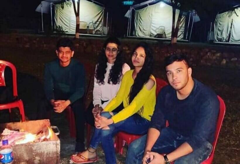 בית מלון כפרי Adb Rooms Adventure Guru Byasi