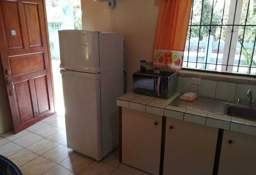 酒店 Cahuita Lodge