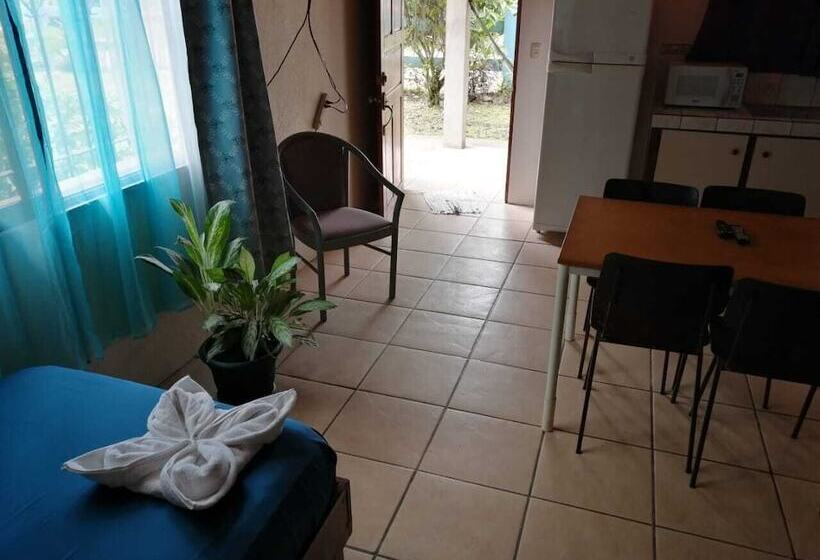 酒店 Cahuita Lodge