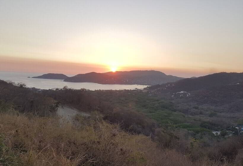 Отель Casa Arcoiris Zihuatanejo