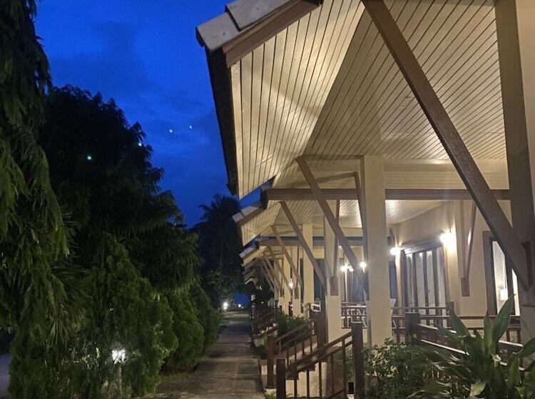 هتل Chaithalay Khanom Resort