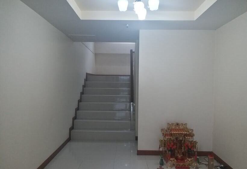 Отель Chawalee Place