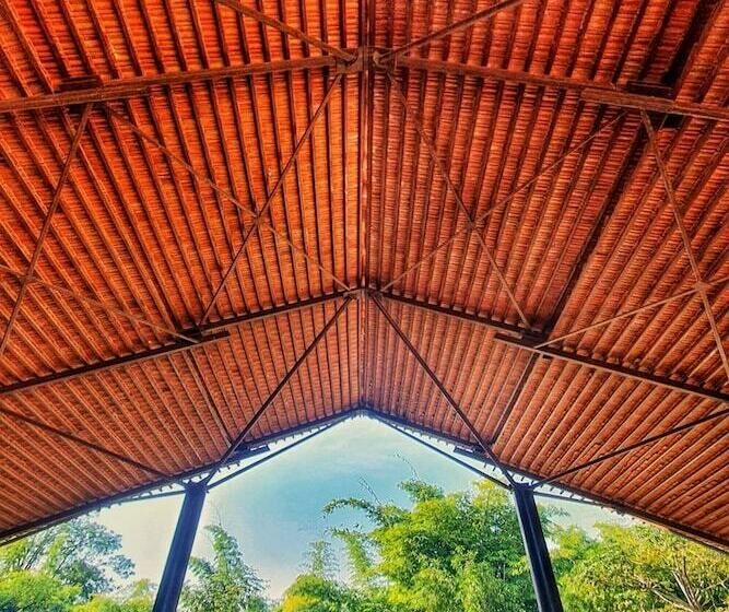 فندق Greetoe Celebration Van Vilas