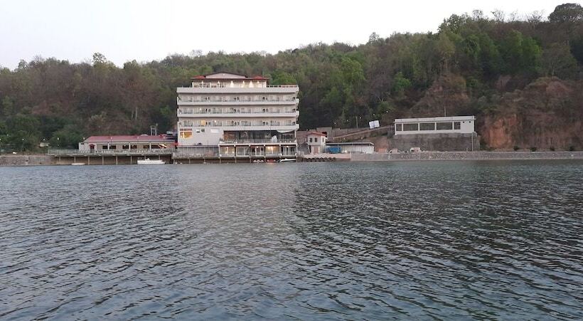 Отель Jay Clarks Exotica