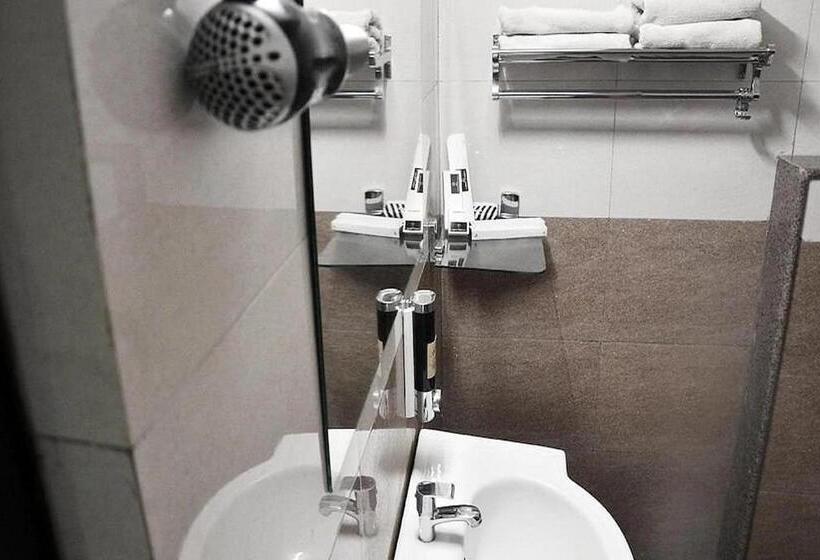 호텔 Opera Inn Near Central Bus Stand