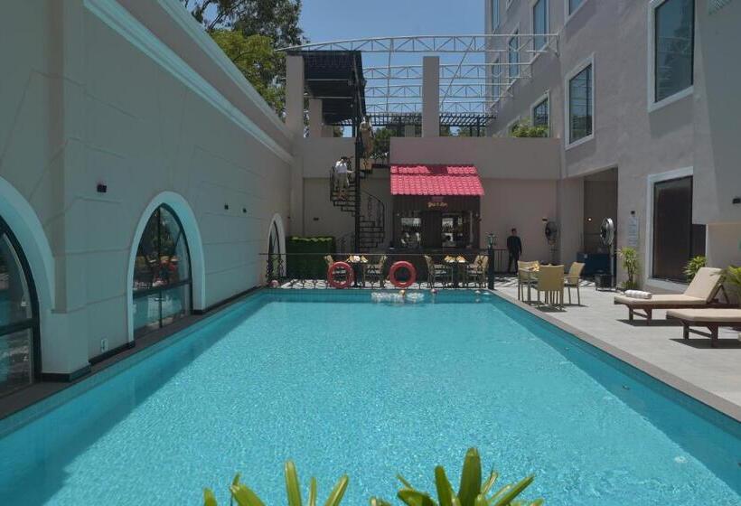 ホテル Polo Towers Agartala