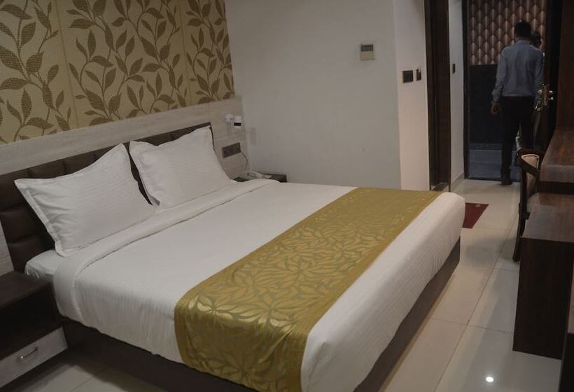 בית מלון כפרי Rajeev Regency