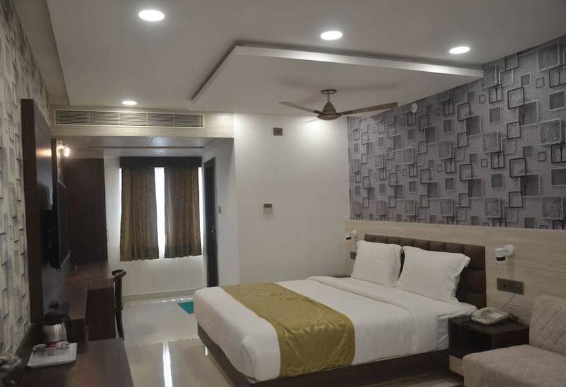 בית מלון כפרי Rajeev Regency