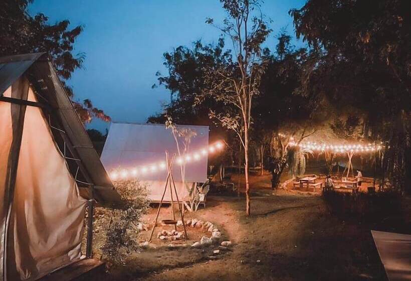 فندق Rewild Camp And Cafe