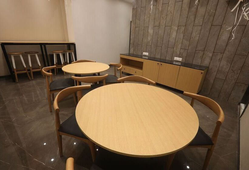 Отель Royal Inn Mahalaxmi