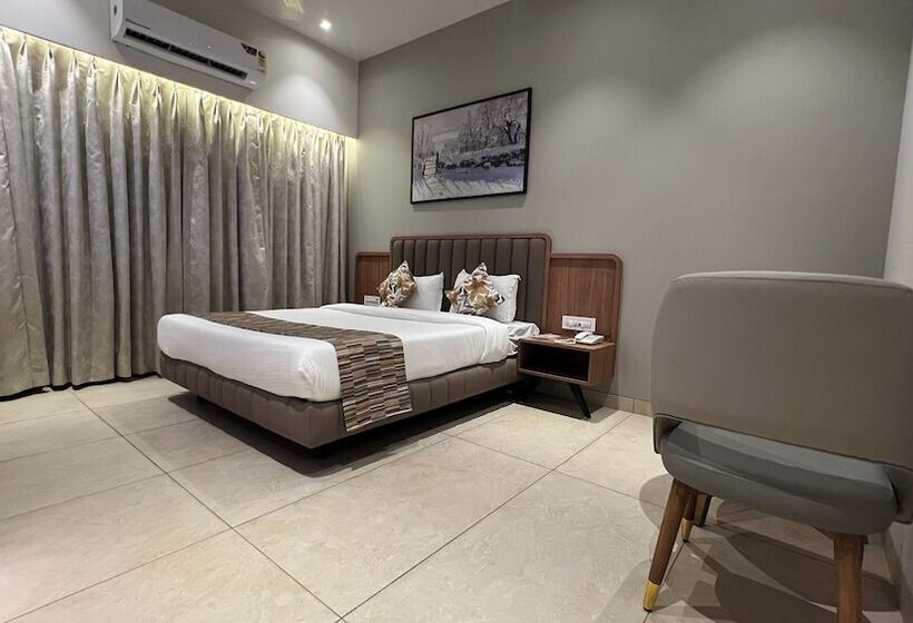 فندق Rudra Shelter Business