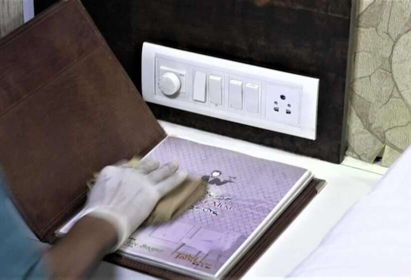 فندق Rudra Shelter Business