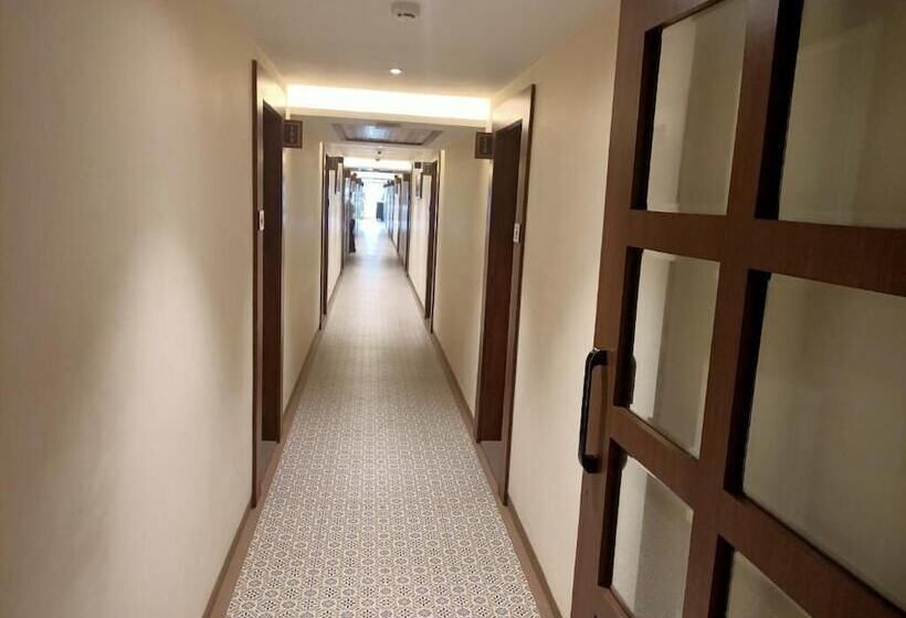 فندق Rudra Shelter Business