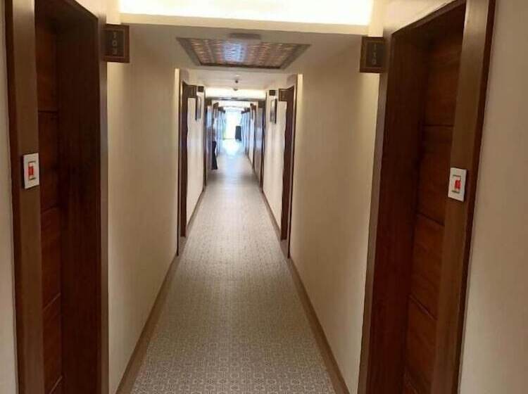 فندق Rudra Shelter Business