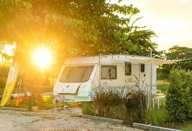 בית מלון כפרי The Campster Kanchanaburi