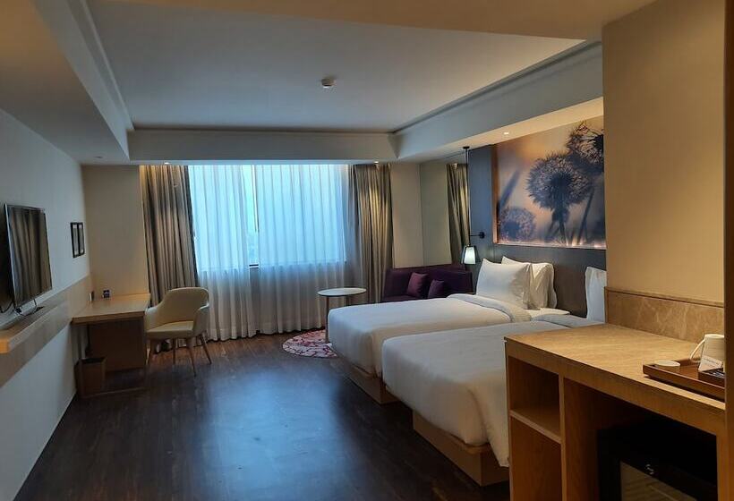 酒店 The Gaurs Sarovar Premiere