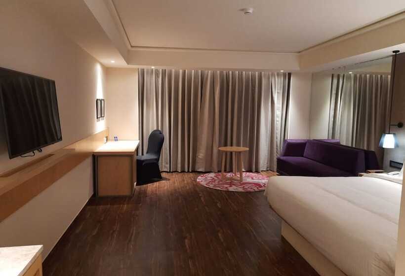 酒店 The Gaurs Sarovar Premiere