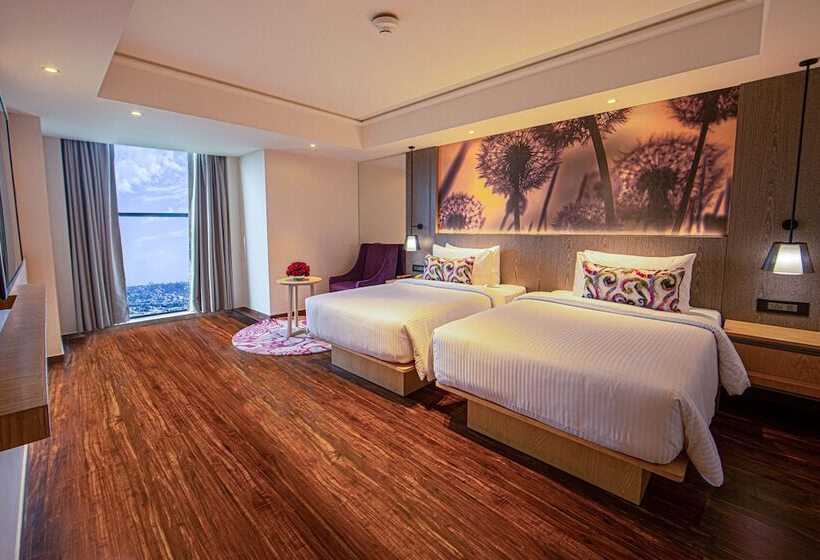 酒店 The Gaurs Sarovar Premiere