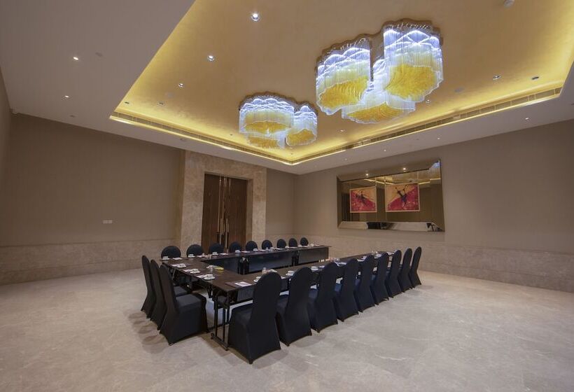 酒店 The Gaurs Sarovar Premiere