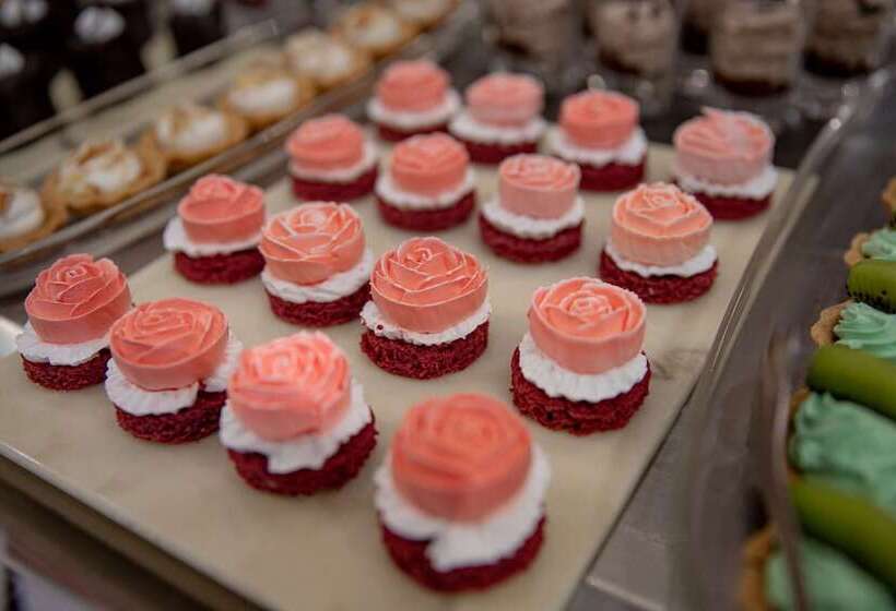 酒店 The Gaurs Sarovar Premiere