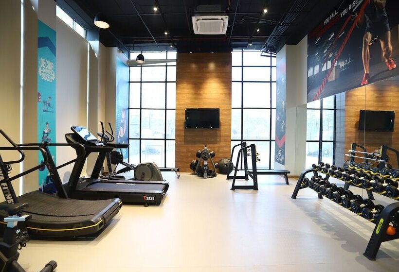 酒店 The Gaurs Sarovar Premiere