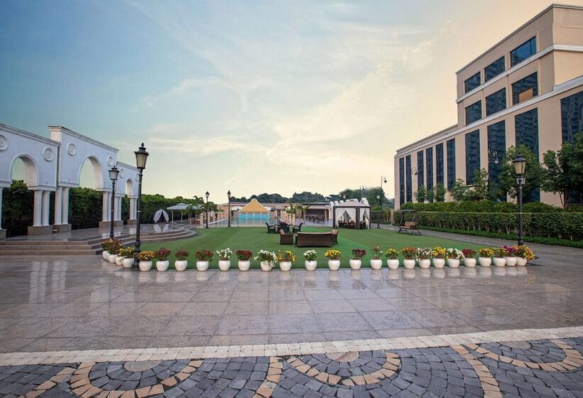 酒店 The Gaurs Sarovar Premiere