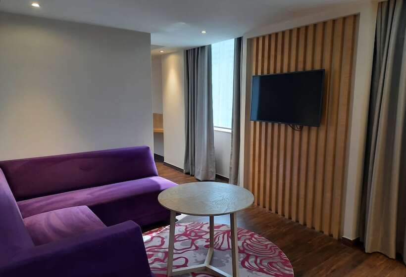 酒店 The Gaurs Sarovar Premiere