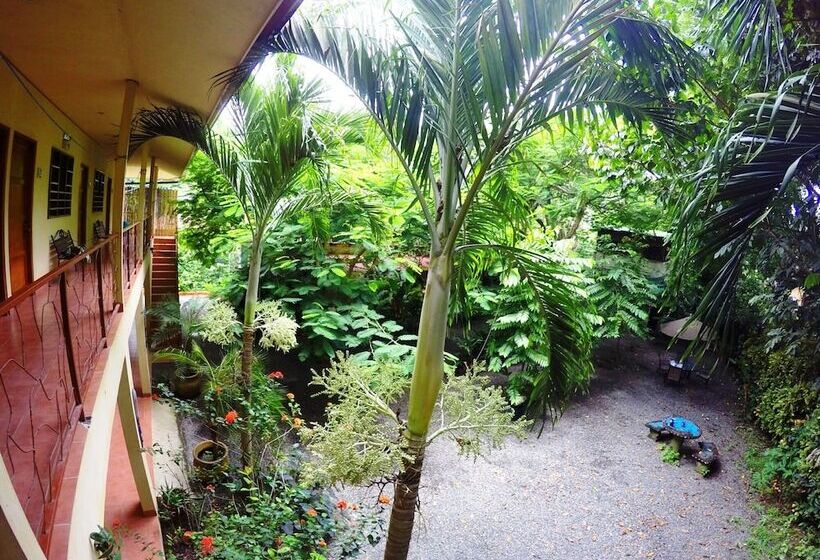 فندق Tropical Sands Dominical Eco Inn