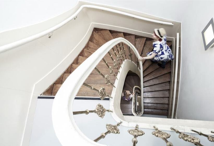 هاستل Clinkcoco