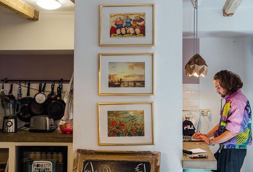 هاستل Clinkcoco