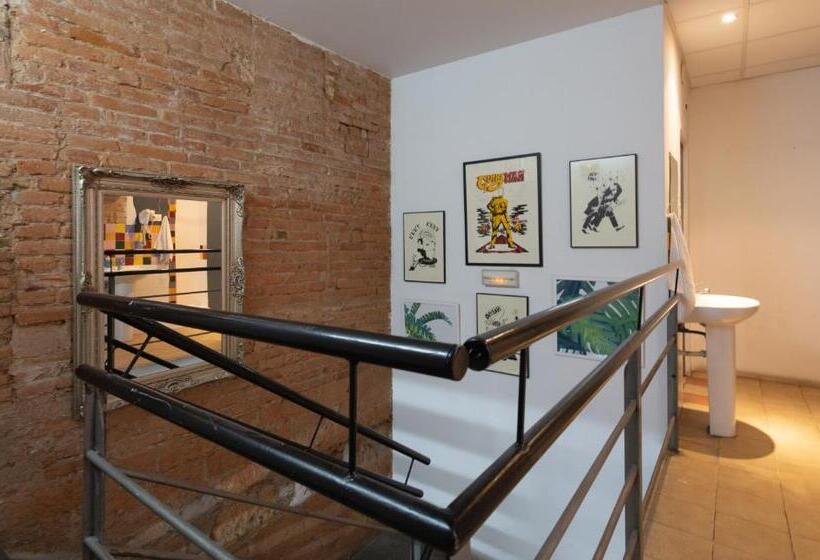 هاستل Mambo Tango