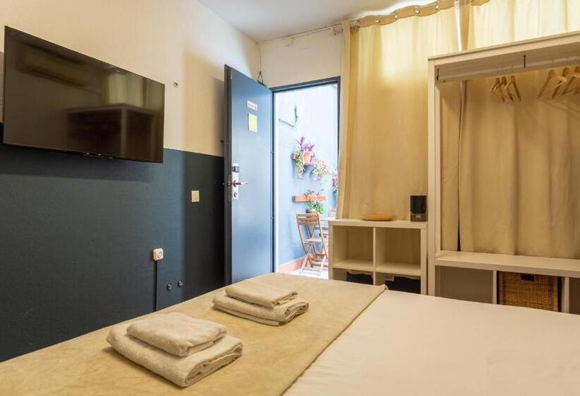 هاستل Mambo Tango